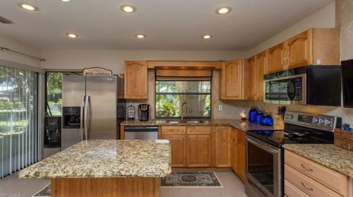 905 52nd St, Cape Coral FL  33914-7086 exterior