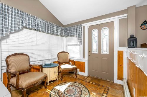 3845 Condit St, Seaford, NY 11783-2530