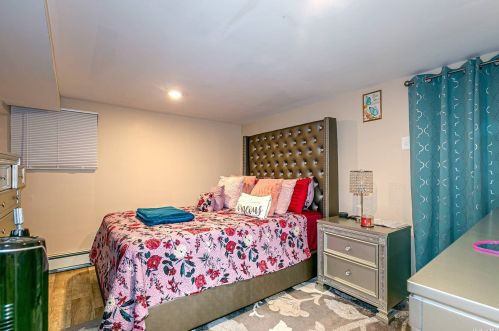 11581 Pkwy Dr, Floral Park NY  11003-3934 exterior