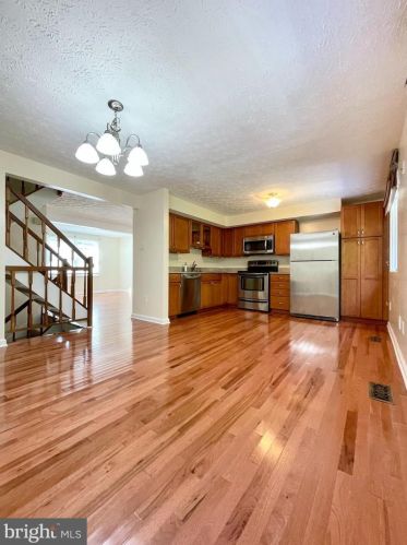 8212 Burning Forest Ct, Springfield VA  22153-3857 exterior