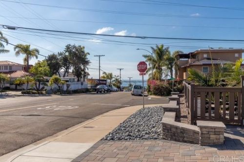 3804 Baker St, San Diego, CA 92117-5705