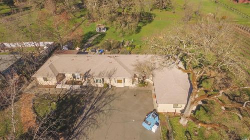 3961 Black Oak Dr, Santa Rosa, CA 95401-3805