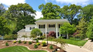 1208 Pineacre Dr, Panarama Park, IA 52722-4036