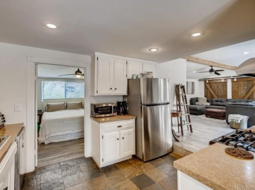 596 Vale Vw Dr, Vista CA  92081-6741 exterior