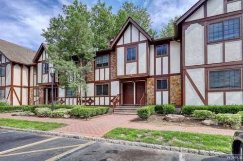 1807 Faulkner Ct, Mahwah NJ  07430-3491 exterior