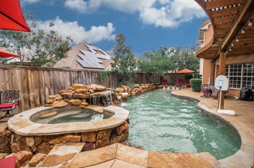 1313 Cayenne Dr, Lewisville TX  75028-3491 exterior