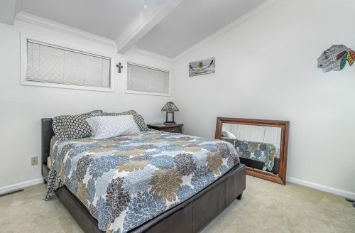 2114 Hidden Vly Dr, Crown Point IN 46307-9386 exterior