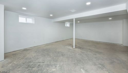 40 Oak St, Lincoln Park NJ  07035-2434 exterior