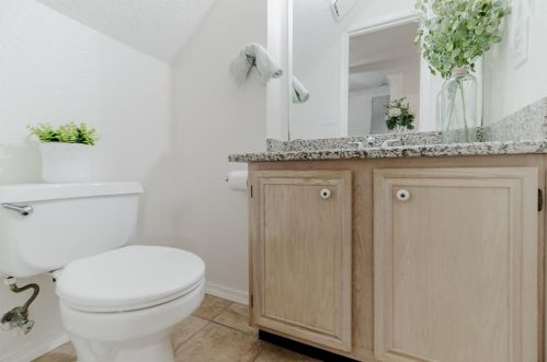 2213 Silverthorn Ln, Lewisville TX  75028-7246 exterior