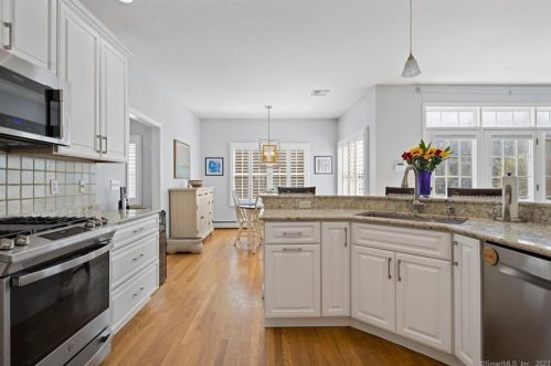 8 Winter Village Rd, Granby CT  06035-1130 exterior