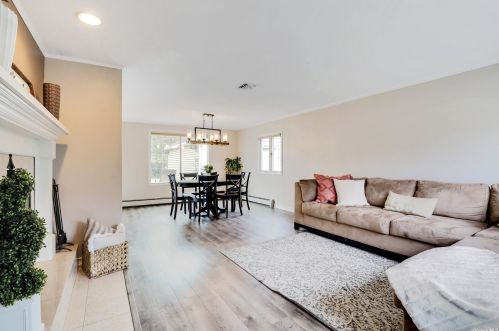 6 Hayuta Ct, Holtsville NY  11742-1206 exterior