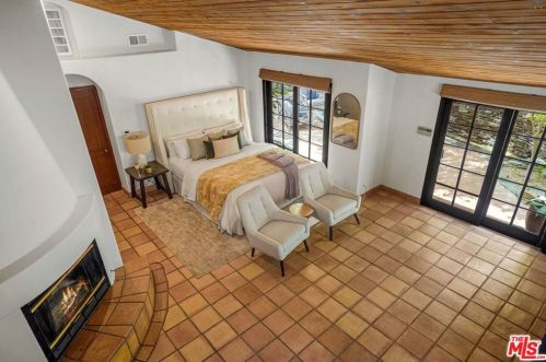 1719 Oak Dr, Topanga CA  90290-4025 exterior