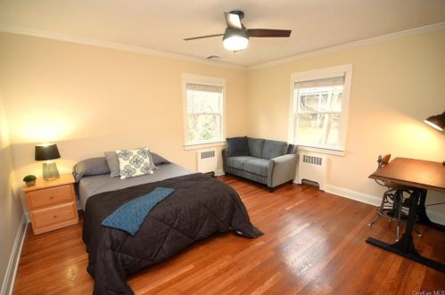 23 Brookside Pl, Pleasantville NY  10570-1204 exterior