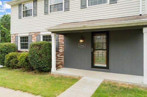1844 Wallace Rd, Library, PA 15129-8945