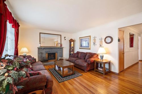 182 Travis Dr, Pittsburgh, PA 15236-2904