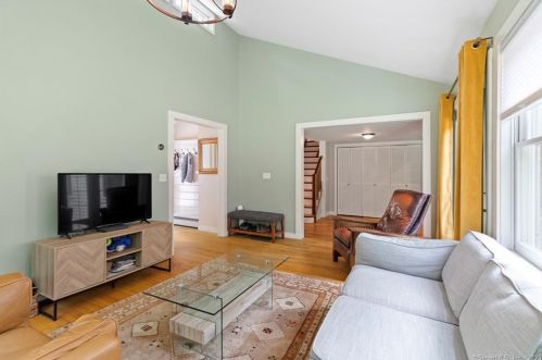 99 Book Hill Rd, Essex CT  06426-1322 exterior