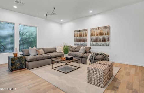 7627 22nd St, Phoenix AZ  85020-4706 exterior