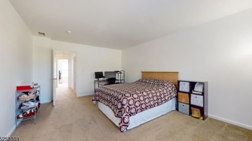 326 Angle Ave, Manville NJ  08835-2318 exterior