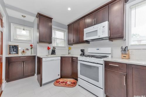 86-15 262nd St, Floral Park NY  11004-1344 exterior