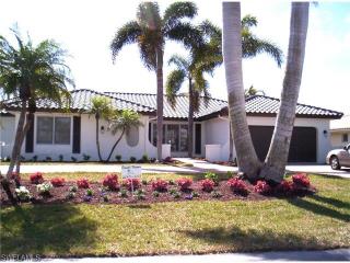 2105 Sheepshead Dr, Naples, FL 34102-1507