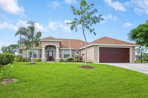 523 Gale Ln, Fort Pierce, FL 34953-7546