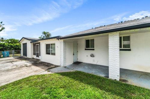 401 12 Ave, Boynton Beach FL  33435-6034 exterior