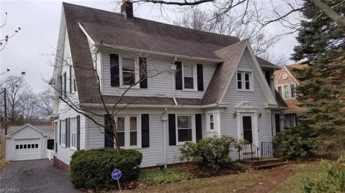 1435 Robinwood Rd, Alliance, OH 44601-3932