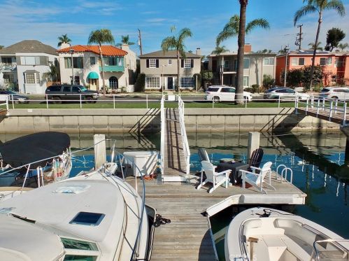 335 Bay Shore Ave, Long Beach CA  90803-1956 exterior