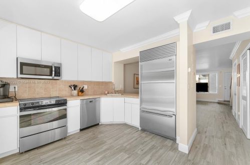 7782 102nd Ln, Miami, FL 33156-2690