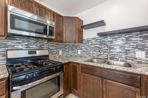 610 Almond Ave, Long Beach CA  90802-1746 exterior