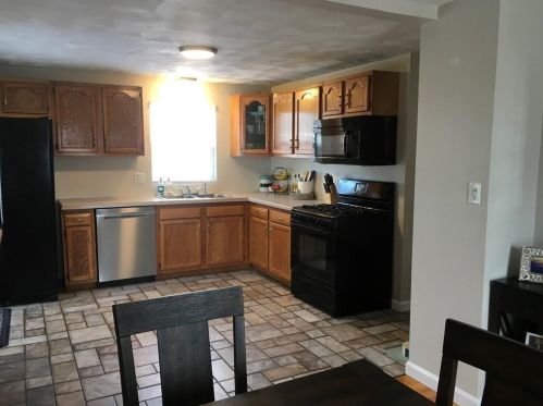 17 Pne Ave, Coventry RI 02816-5929 exterior