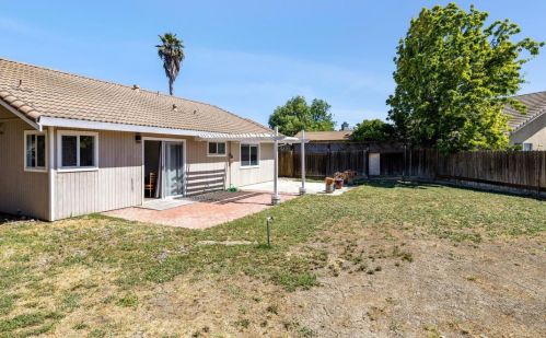 681 Spg Dr, Hollister CA  95023-3468 exterior