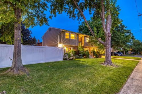 2669 Marina Park Dr, Seaford, NY 11783-3637