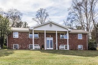 141 Suffolk Dr, Knoxville, TN 37922-3512