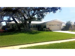 10487 Monarch Dr, Largo, FL 33774-5014