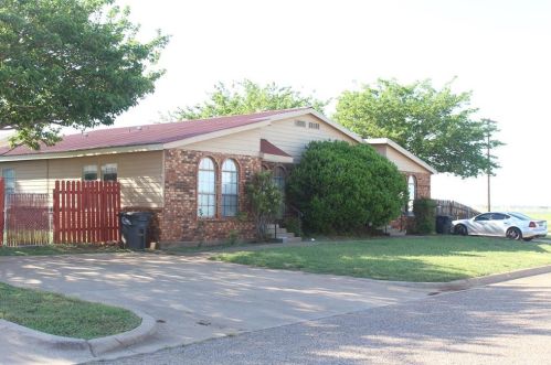 1801 Woodard Ave, Cleburne, TX 76033-7134