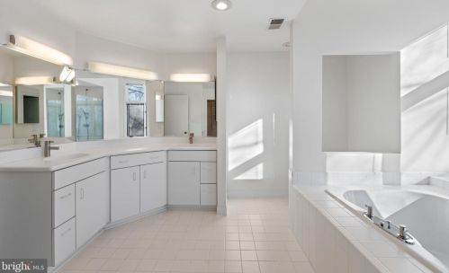 12015 Walnut Branch Rd, Herndon VA  20194-5616 exterior