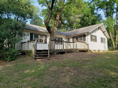 5619 Contour Rd, Waterford, WI 53185-2941