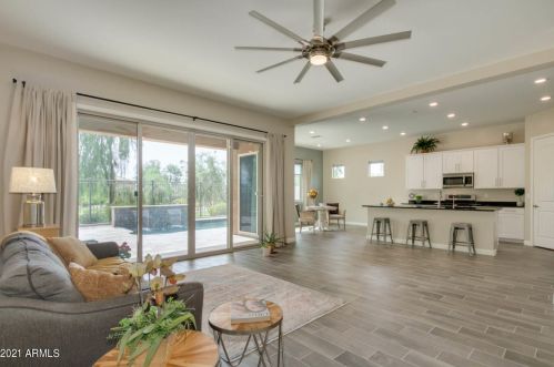 4926 Quiet Way, Gilbert AZ  85298-0648 exterior