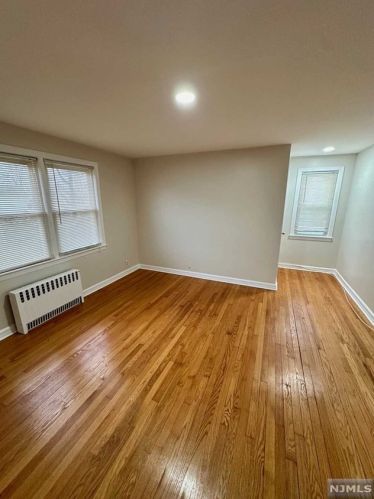340 Diamond Bridge Ave, Paterson NJ  07506-1324 exterior