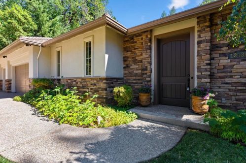 12430 New Brunswick Ct, Grass Valley, CA 95945-9546