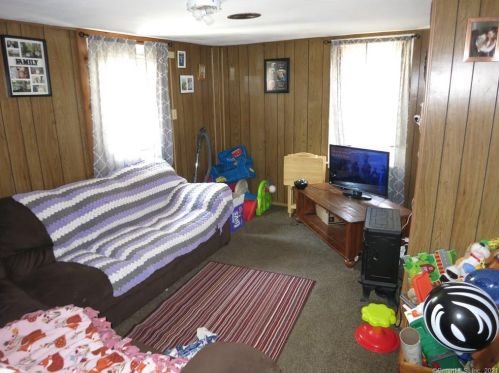 65 Moodus Rd, Moodus, CT 06469-1163