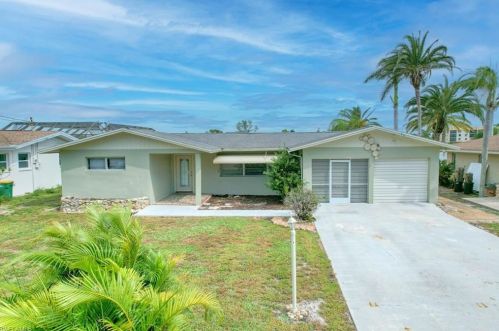 251 6th St, Bonita Springs, FL 34134-7400