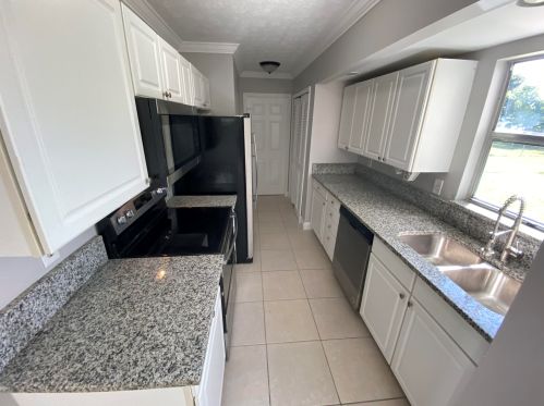 522 Marion Ave, Fort Pierce, FL 34983-8721