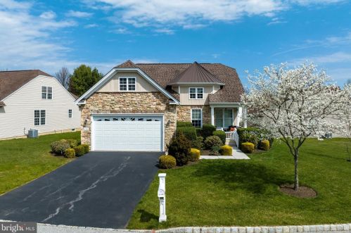 1704 Magnolia Ct, Boothwyn, PA 19060-6819