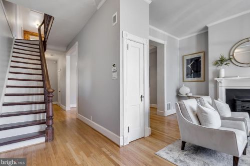 938 French St, Washington, DC 20001-4146