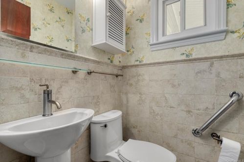 2732 Old Yorktown Rd, Yorktown Hgts NY  10598-3140 exterior