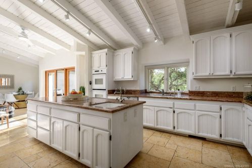 2422 Stanwood Dr, Santa Barbara, CA 93103-1653