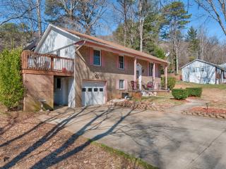 22 Waters Rd, Asheville, NC 28805-1334