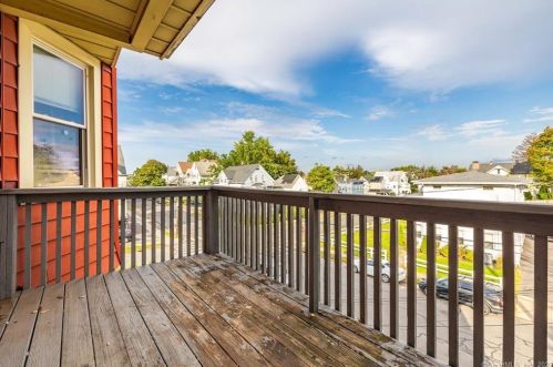 357 Chestnut St, New Britain CT 06051-2322 exterior